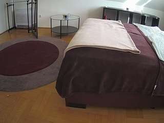 voyeurcam-julmodels-whitebed-6