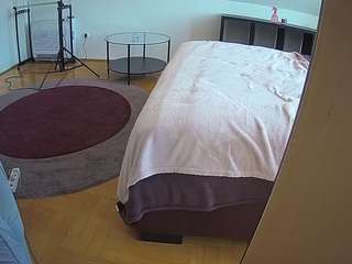 voyeurcam-julmodels-whitebed-6