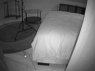 voyeurcam-julmodels-whitebed-6