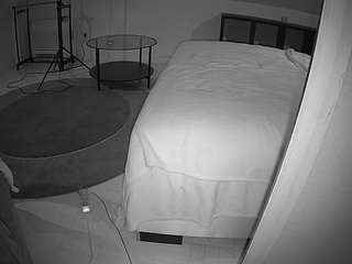 voyeurcam-julmodels-whitebed-6