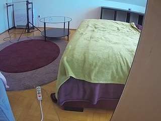 voyeurcam-julmodels-whitebed-6
