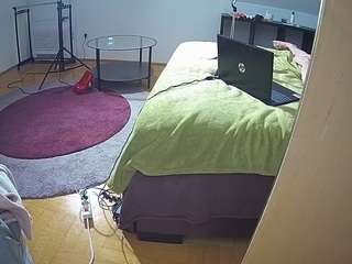 voyeurcam-julmodels-whitebed-6