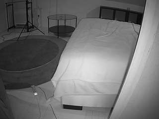 voyeurcam-julmodels-whitebed-6