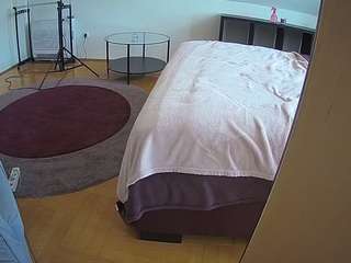 voyeurcam-julmodels-whitebed-6