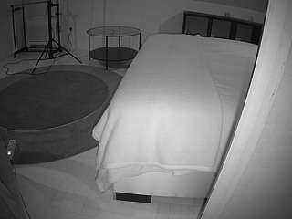 voyeurcam-julmodels-whitebed-6