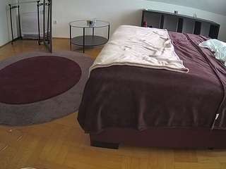 voyeurcam-julmodels-whitebed-6