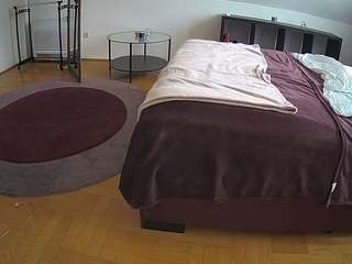 voyeurcam-julmodels-whitebed-6