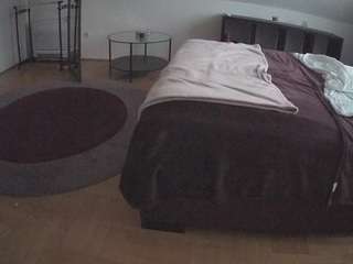 voyeurcam-julmodels-whitebed-6