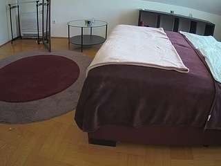 voyeurcam-julmodels-whitebed-6