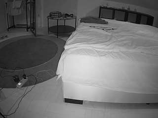 voyeurcam-julmodels-whitebed-6