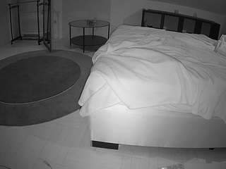 voyeurcam-julmodels-whitebed-6