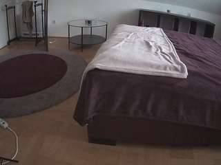 voyeurcam-julmodels-whitebed-6