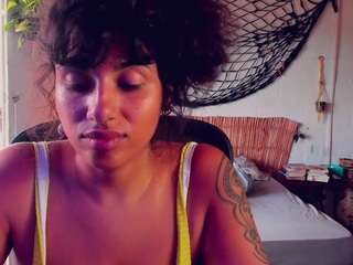 Live webcam model blow-joy on Soda Cams