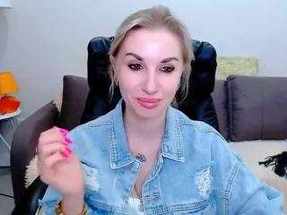 rose-shine's CamSoda show and profile