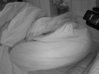 voyeurcam-julmodels-bed-1 webcam