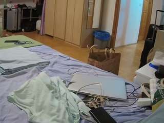 voyeurcam-julmodels-bed-1