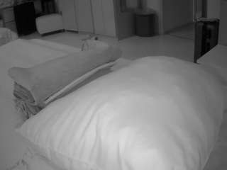 voyeurcam-julmodels-bed-1 camsoda Casurf 