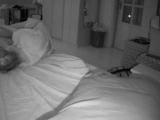 voyeurcam-julmodels-bed-1