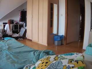 Vouyeur House camsoda voyeurcam-julmodels-bed-1