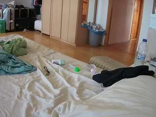 Live Nude Models camsoda voyeurcam-julmodels-bed-1