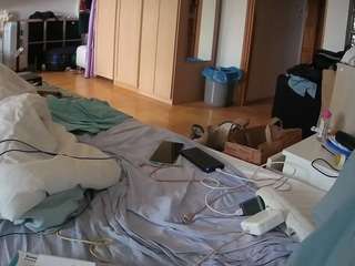 Live Nude Cam Models camsoda voyeurcam-julmodels-bed-1