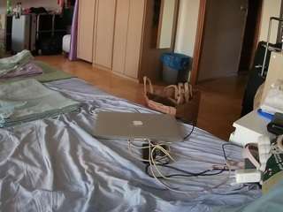 Voyeur Live House camsoda voyeurcam-julmodels-bed-1