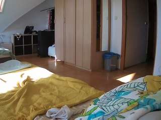 Voyur House camsoda voyeurcam-julmodels-bed-1