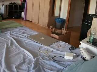 Voyueur House camsoda voyeurcam-julmodels-bed-1