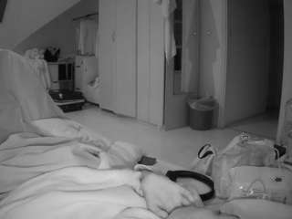 House Voyeur Cam camsoda voyeurcam-julmodels-bed-1