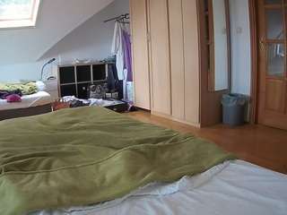 voyeurcam-julmodels-bed-1