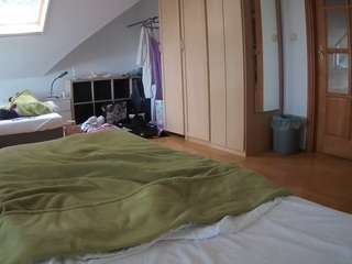 voyeurcam-julmodels-bed-1