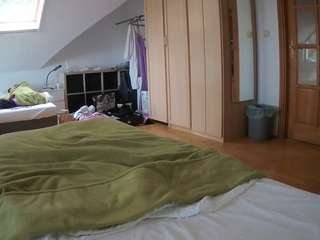 voyeurcam-julmodels-bed-1