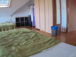 voyeurcam-julmodels-bed-1