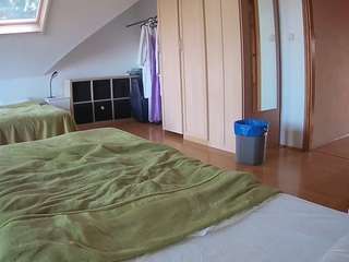 voyeurcam-julmodels-bed-1