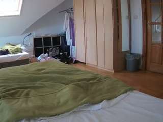 voyeurcam-julmodels-bed-1