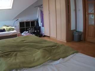 voyeurcam-julmodels-bed-1