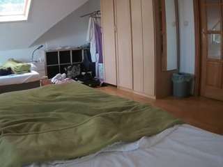 voyeurcam-julmodels-bed-1