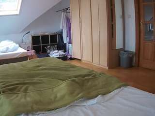 voyeurcam-julmodels-bed-1
