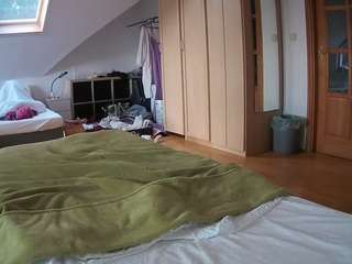 voyeurcam-julmodels-bed-1