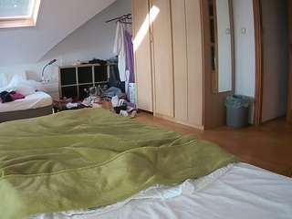 voyeurcam-julmodels-bed-1