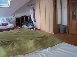 voyeurcam-julmodels-bed-1