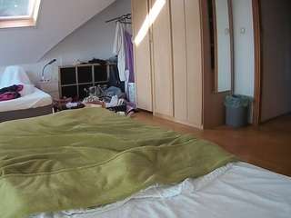 voyeurcam-julmodels-bed-1