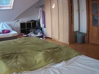 voyeurcam-julmodels-bed-1