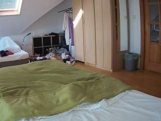 voyeurcam-julmodels-bed-1