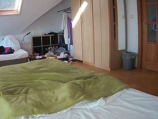voyeurcam-julmodels-bed-1
