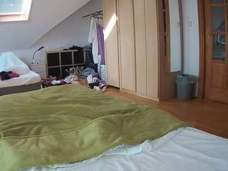 voyeurcam-julmodels-bed-1