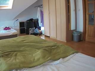 voyeurcam-julmodels-bed-1