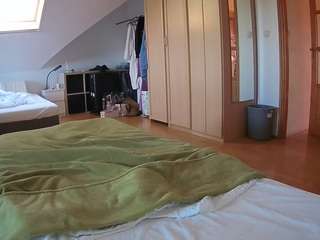 voyeurcam-julmodels-bed-1
