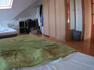 voyeurcam-julmodels-bed-1