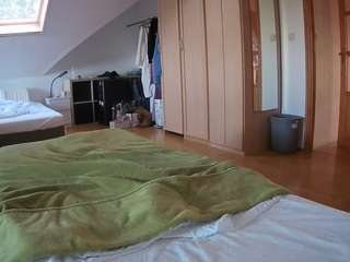 voyeurcam-julmodels-bed-1